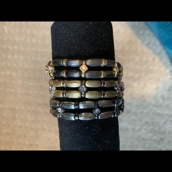 Set of 3 stretch bracelets. - Picture 2 of 2